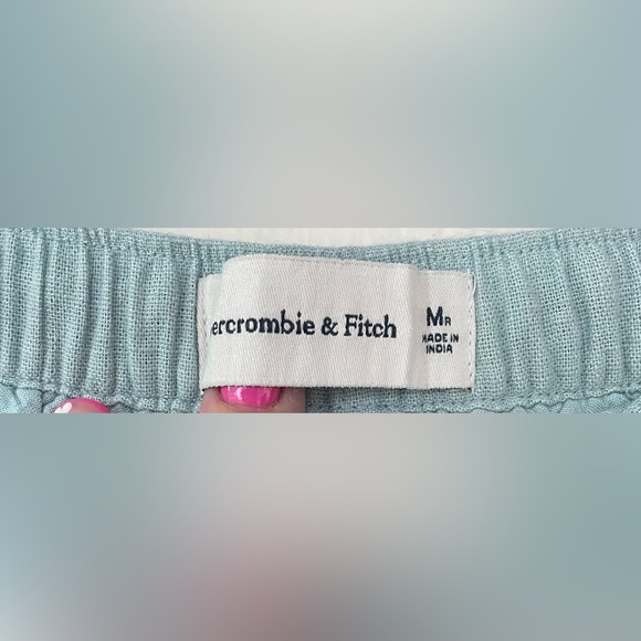 Abercrombie & Fitch bundle of 2 linen/viscose blend fully lined pull on shorts;M - Picture 9 of 10